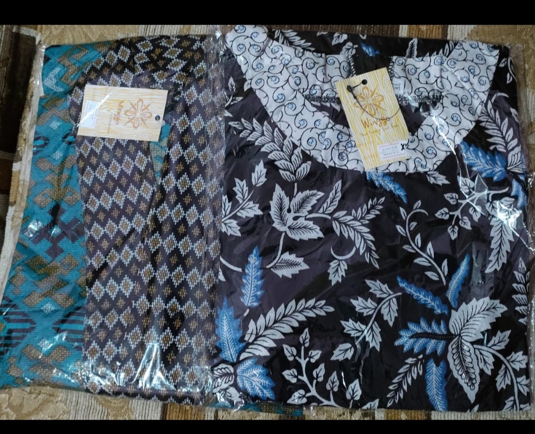 Winggo Desna Batik Blouse
