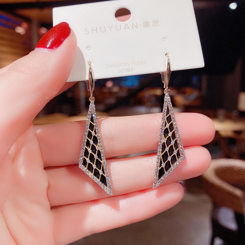 Anting Kait Bentuk Segitiga Geometris Aksen Berlian Imitasi Gaya Retro Korea Untuk Wanita