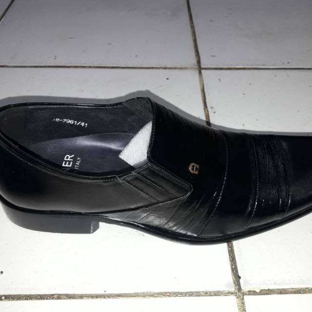 Sepatu AIGNER  kantor dan pesta