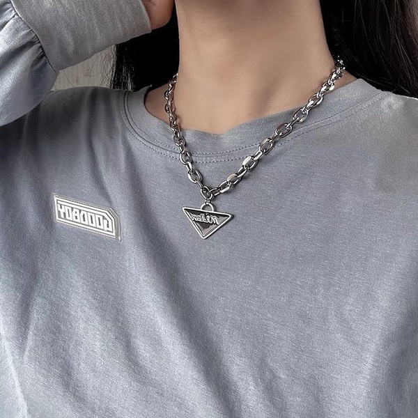 kalung segitiga milan black triangle necklace jka245(2D2)