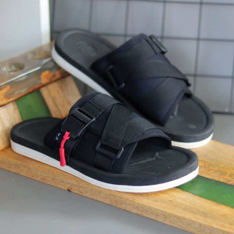 SRZW Sandal Pria Anti Slip Keren Full Black Sendal Slip On Sndal Slide Santai Casual Kasual