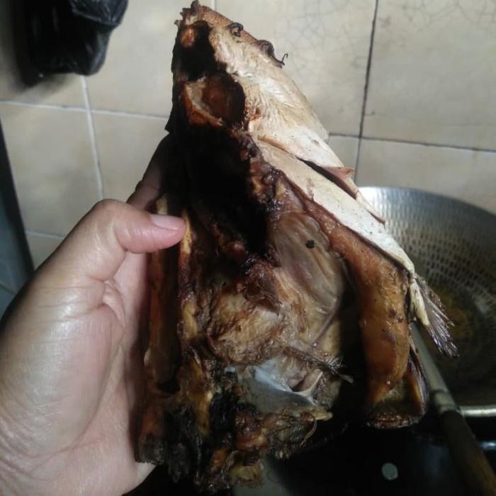 

Ikan Asap - Kepala Ikan Manyung Asap + Bumbu Mangut