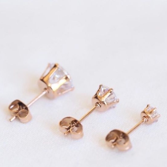 GG Anting Tusuk Diamond Simple Titanium