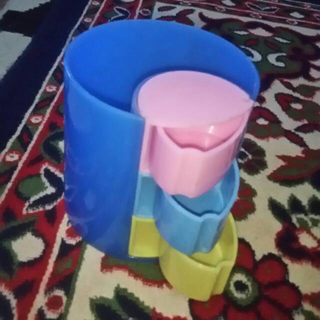 

Tempat peralatan tulis