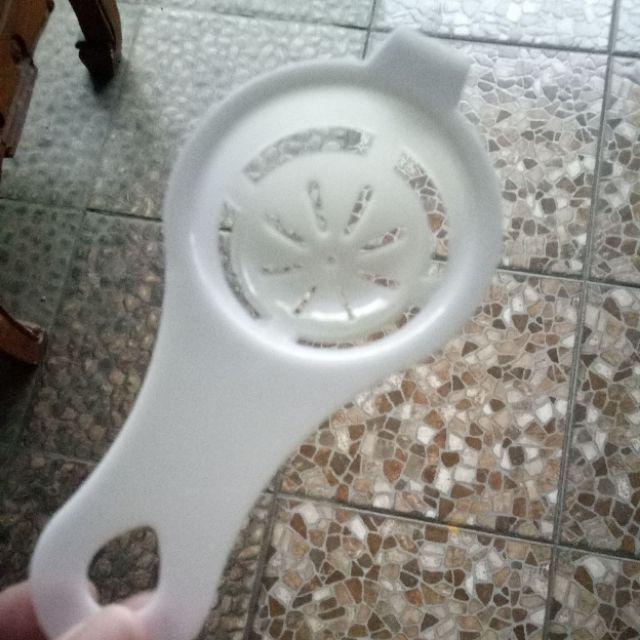 Alat Pemisah Kuning Dan Putih Telur