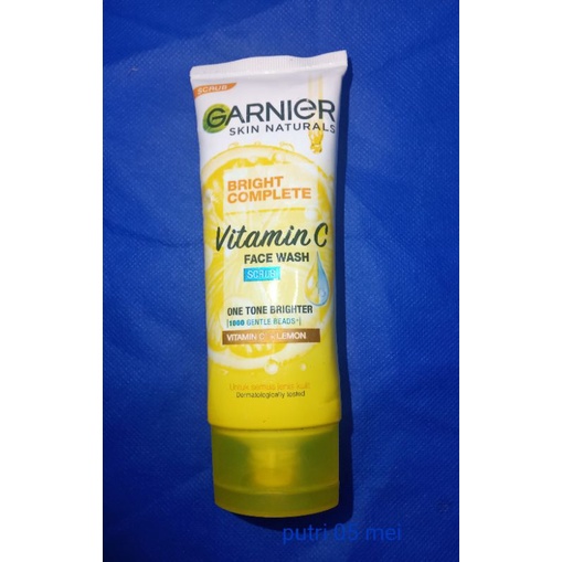 Jual Garnier bright complete vitamin C face wash scrub 100ml Shopee