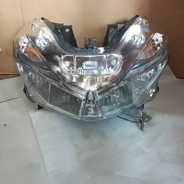 Reflektor .lampu depan VARIO 125 150 LED...2016