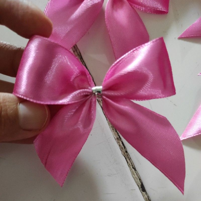 

Pita Satin Jadi Pink untuk kado souvenir parcel hadiah