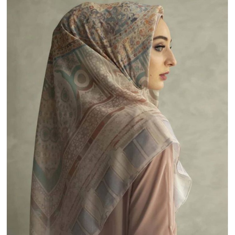 preloved hejaz scarf by pelangi asmara wearing klamby heaven lights vanilla hijab pl
