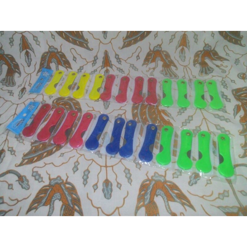 

GROSIR - 1 RENTENG PISAU PEMES / CUTTER LIPAT