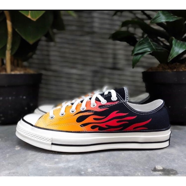 Sepatu converse 70s flame