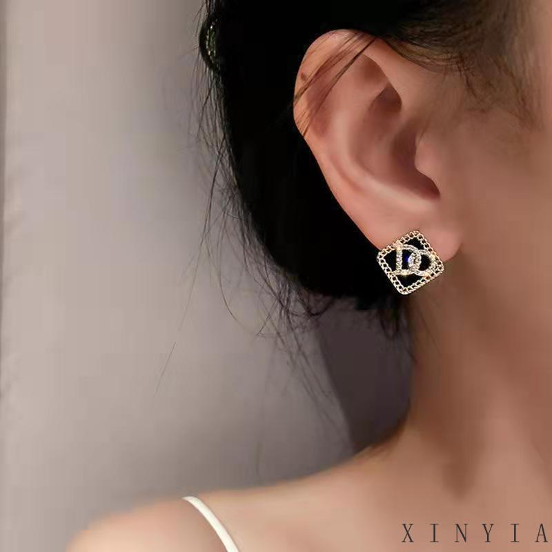 Anting Tusuk Desain Tulisan DO Hias Berlian Gaya Simple Untuk Wanita XIA.ID