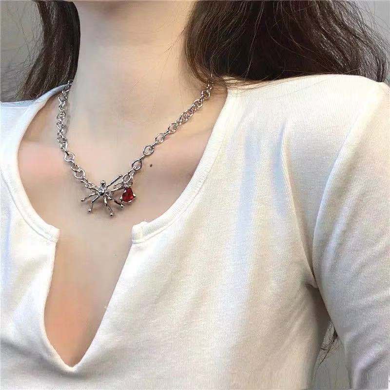 Kalung Rantai Klavikula Desain Laba-Laba Ruby Gaya Hip Hop Untuk Wanita