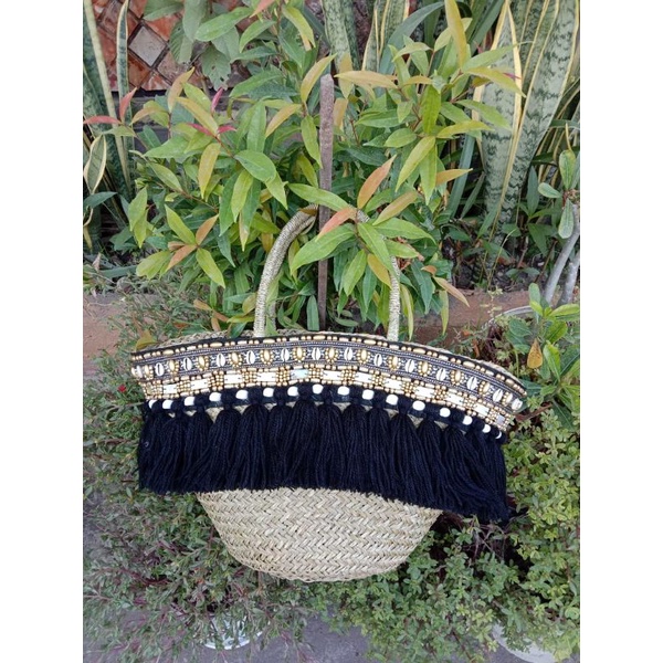 Tas anyaman etnik rumbai hitam khas bali