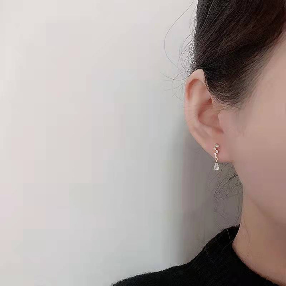 1 Pasang Anting Tusuk Berlian Imitasi Bentuk Tetesan Air Untuk Wanita