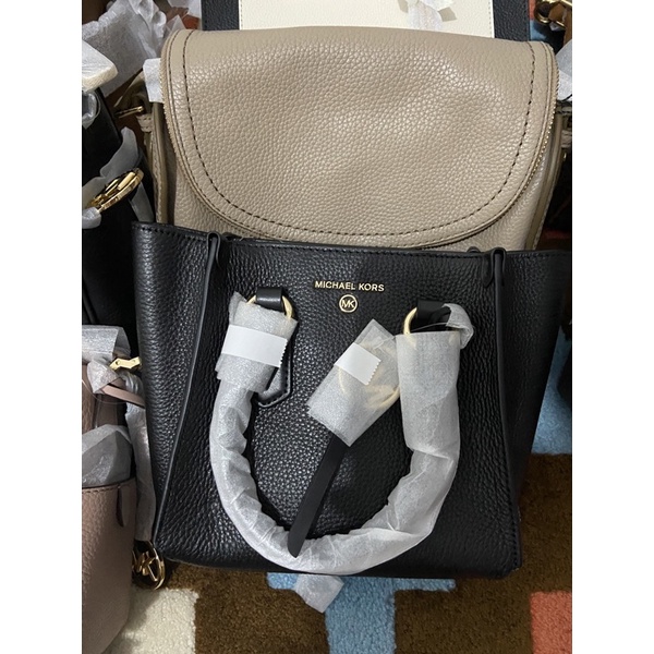 MK Kris Small Pebbled Leather Black