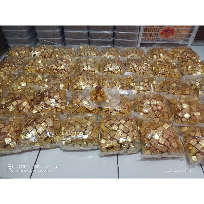 

RK60 Promo Coklat piramid Silverqueen Mix 500gr isi 65pcs