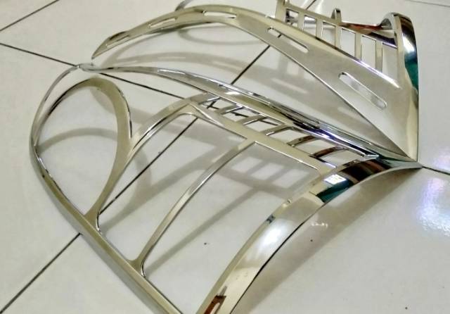 GARNIS LIST LAMPU BELAKANG CHROME ALL NEW AVANZA &amp; ALL NEW XENIA 2012 - 2015