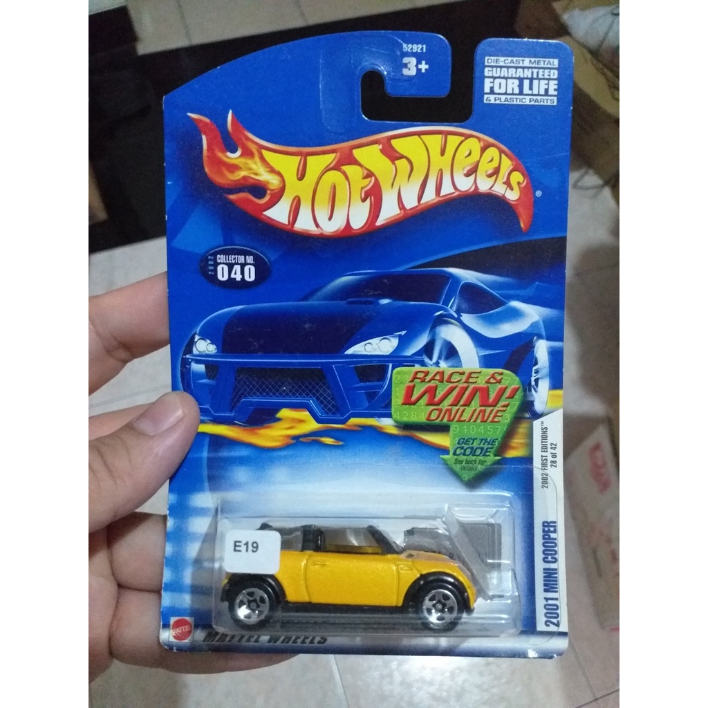 HOT WHEELS 2001 MINI COOPER KUNING @