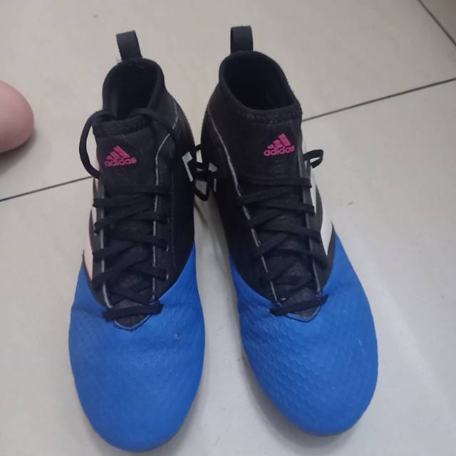 Sepatu bola adidas ACE 17.4