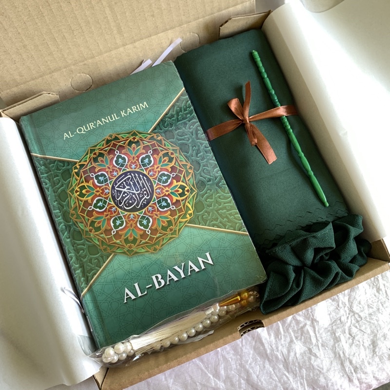 Hampers / Hadiah / Gift Box Muslimah Cewek Alquran Hijab Murah Ulang