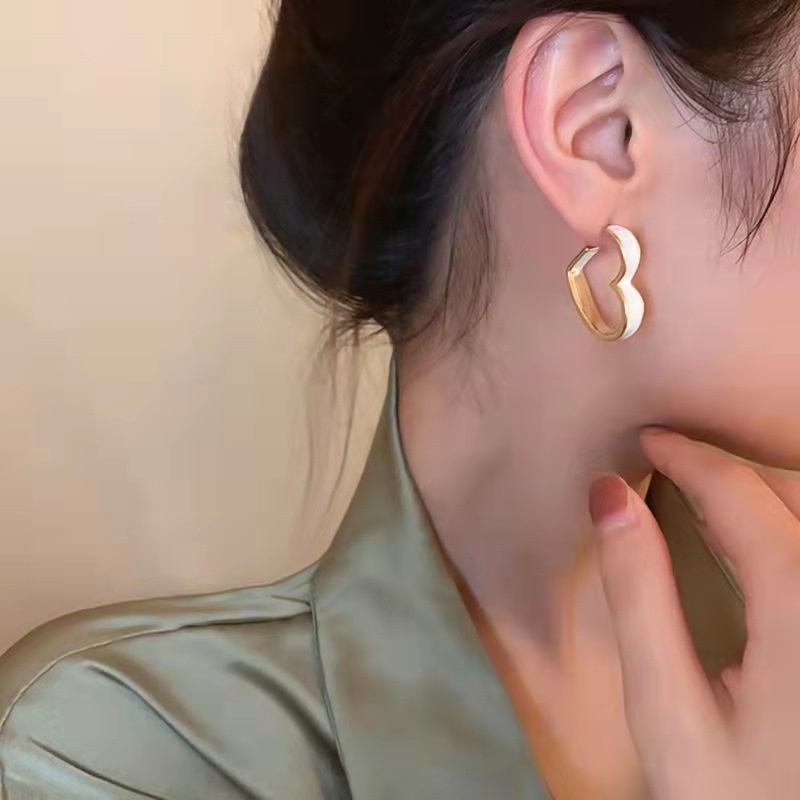 Anting Tusuk Bentuk Hati Warna Putih Untuk Wanita