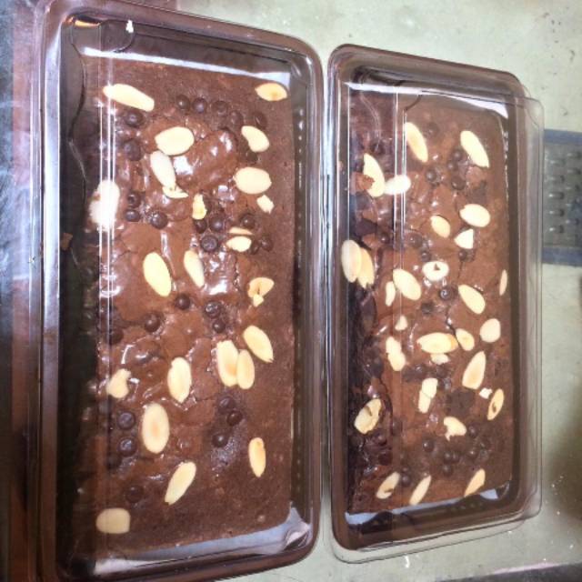 

Brownies Almond toping Coklat