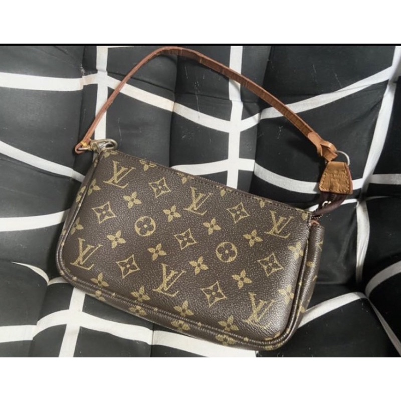 Louis Vuitton Pochette Authentic LV