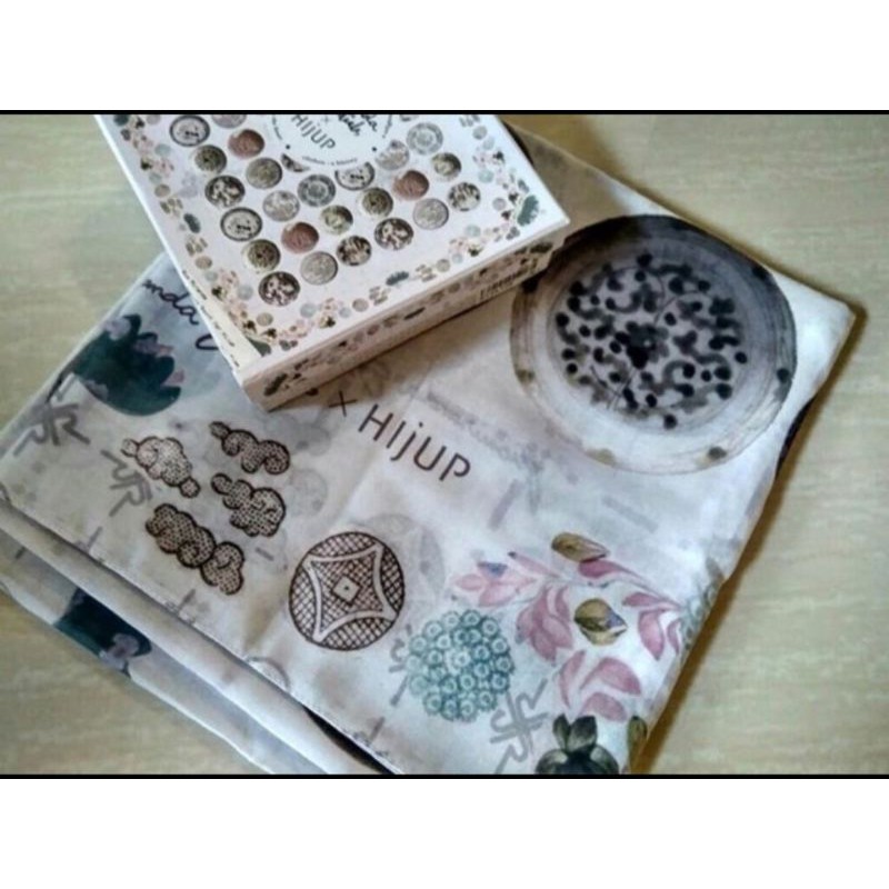 Kaolin scarf Ria Miranda