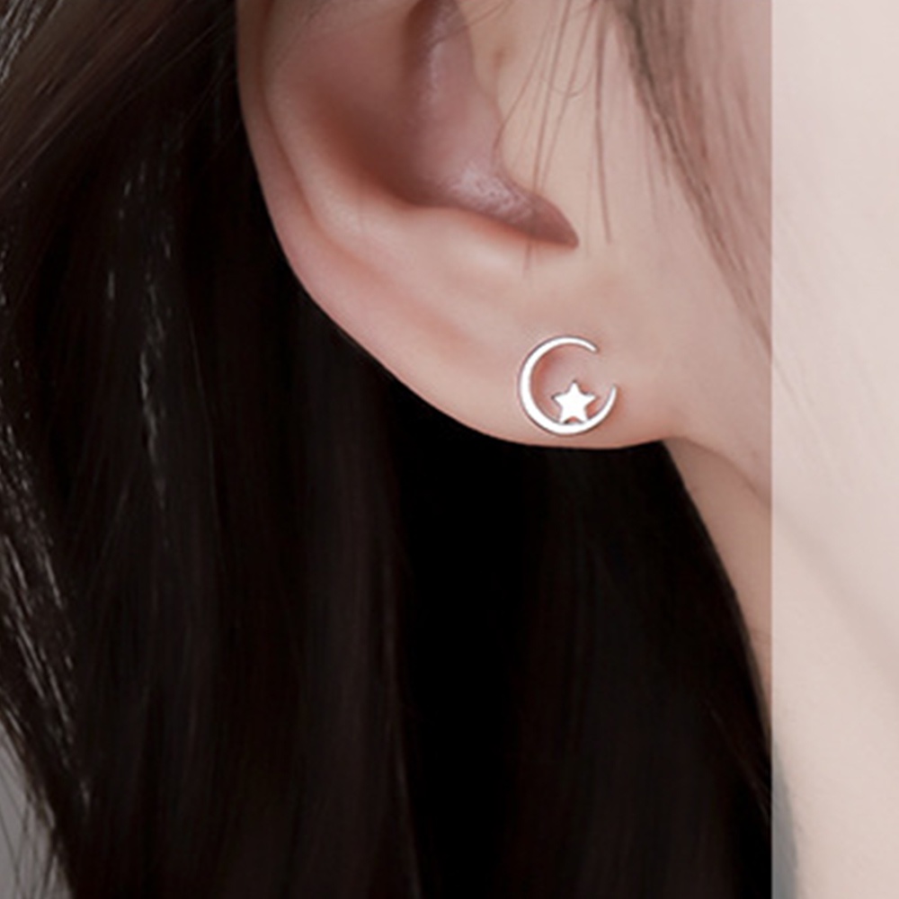 Anting Stud Bentuk Bulan Bintang Mini Warna Silver Bahan Tembaga Untuk Wanita