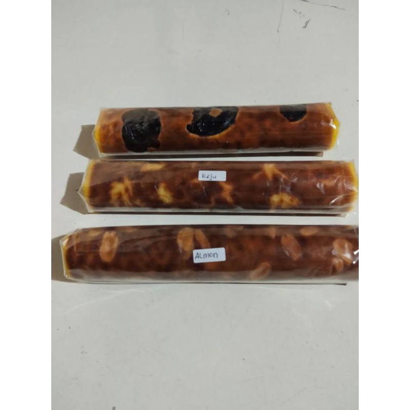 

lapis gulung prunes, keju, almond