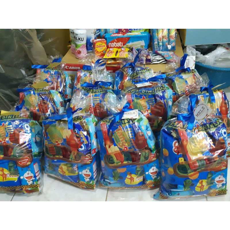 

PAKET SNACK ULANG TAHUN/ SOUVENIR ULANG TAHUN / BUKCET ULANG TAHUN