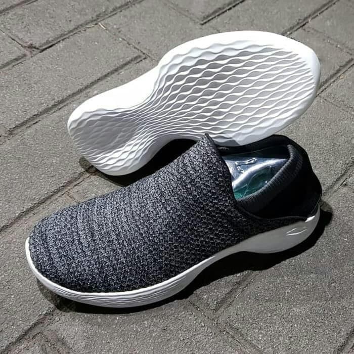 Sepatu wanita / Skechers You / bisa diinjak belakangnya EMPUK