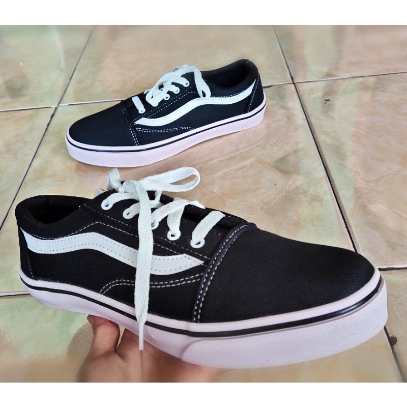 Sepatu sneakers pria wanita casual old scholl slip on