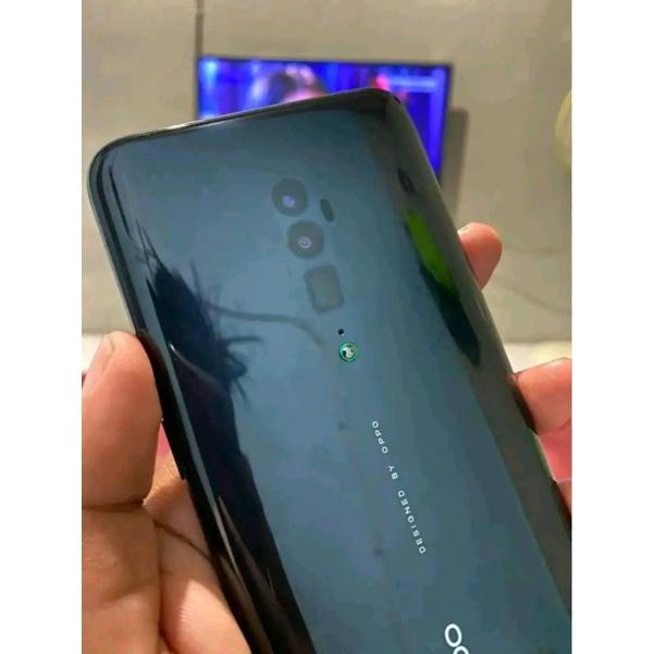 oppo reno 10x zoom second mulus. 1000% segel belum pernah kena obeng.