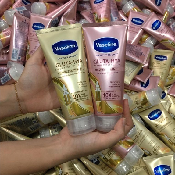 Vaseline Gluta Hya Dewy Radiance Flawless Bright 200 mL Brightening Body Lotion Pemutih Kulit 200ml Cream Whitening Pelembab Krim Pelembut Pencerah Badan Vaseline Gluta-Hya Healthy Bright Glutation Hyaluron Niacinamide Serum UV A UV B PA++ Vit C