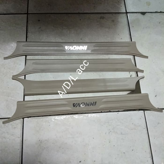 silplate sill plate INJAKAN samping pintu plastik toyota innova 2004 sampai 2015 2005 2006 2007 2008 2009 2010 2011 2012 2013 2014 cream mocca