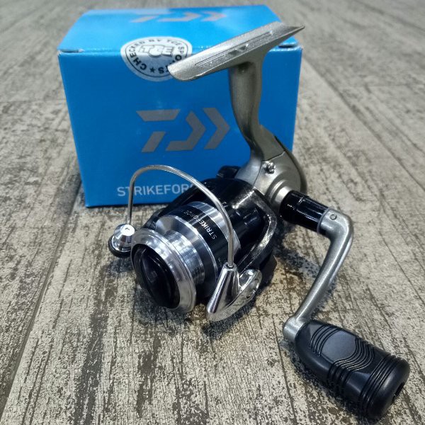 Reel Pancing Daiwa Strike Force 1000 B