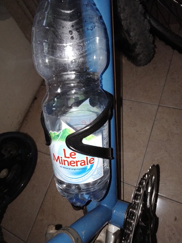 [bayar Di Tempat]tempat Botol Air Minum Untuk Sepeda Bahan Plastik / Bicycle Bottle Holder