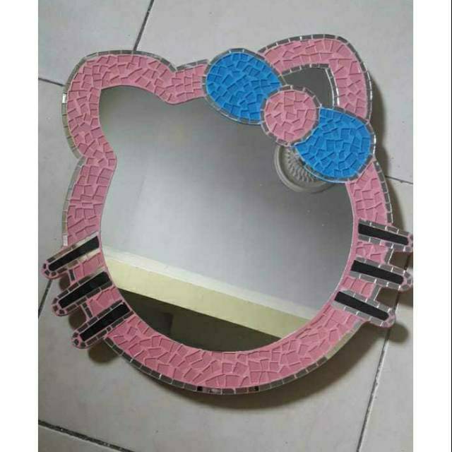HIASAN DINDING DEKORASI RUMAH HELLO KITTY CERMIN HIASAN DINDING DEKORASI RUMAH HELLO KITTY CERMIN