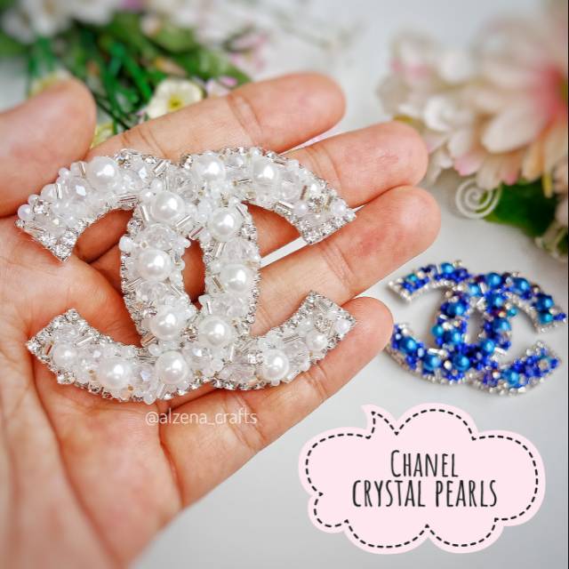 CHANEL CRYSTAL PEARLS BROOCH (Bros hijab)