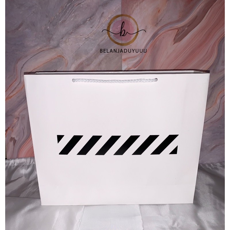 Paper Bag Off White  / Paper Bag branded / Pembungkus Kado