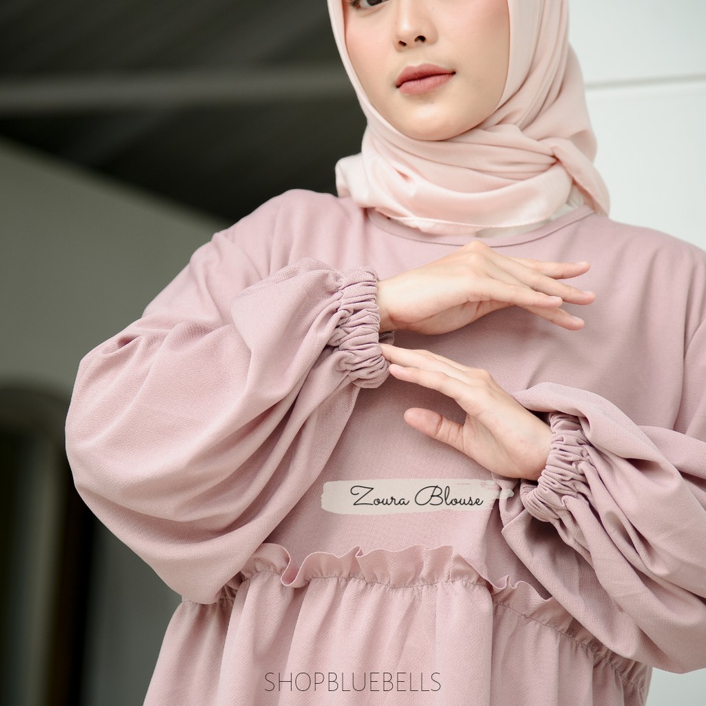 Zoura Ruffle Blouse - Atasan rempel lengan balon