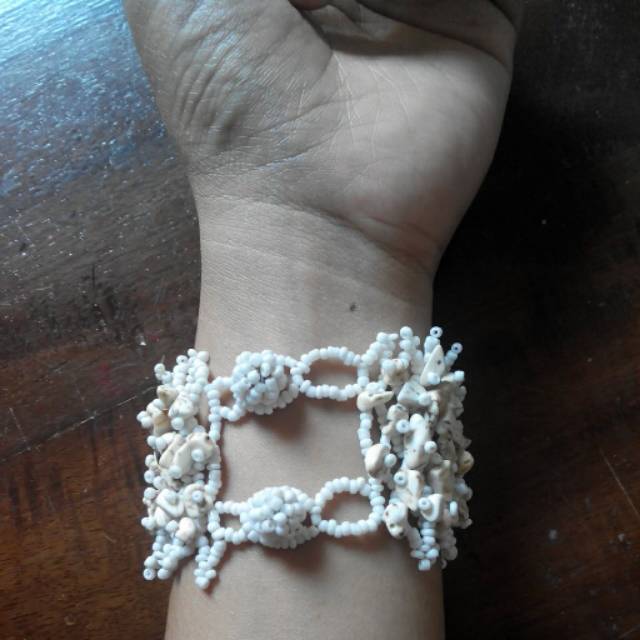 Gelang batu etnik NTT