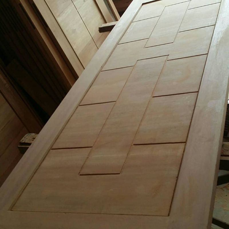 pintu bahan kayu kamper