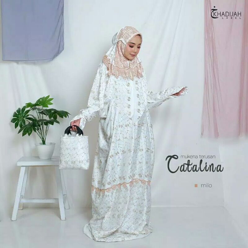 MUKENA TERUSAN PRADA CATALINA SEMI JUMBO/MUKENA DEWASA /MUKENA MEWAH/MUKENA TERBARU COD✅