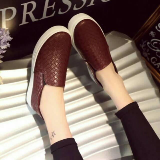 Sepatu fashion import G 201