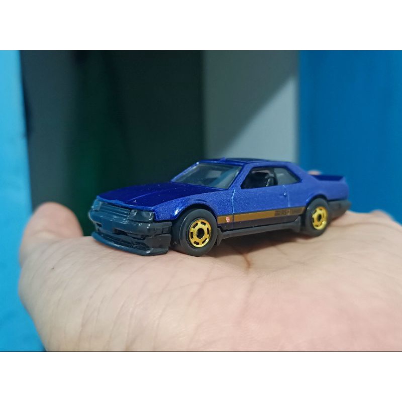 Hot Wheels 82 Nissan Skyline R30 Flying Custom biru losee
