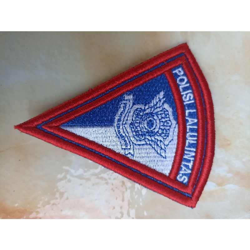 Bordir lantas Segitiga Timbul