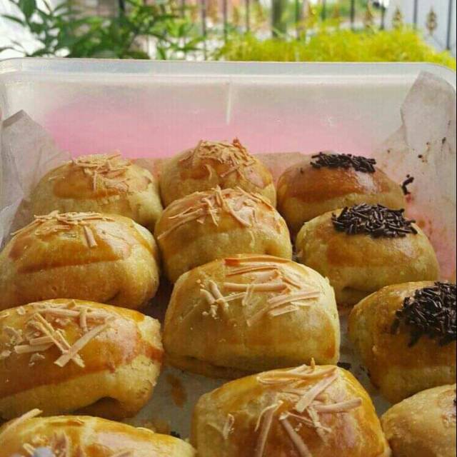 

Bolen pisang keju / coklat isi 20bh (khusus area padang-gojek)